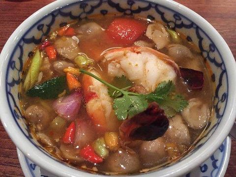 Arroy! 5 Tempat Makan Tom Yum di Jakarta yang Segarnya Bikin Nagih