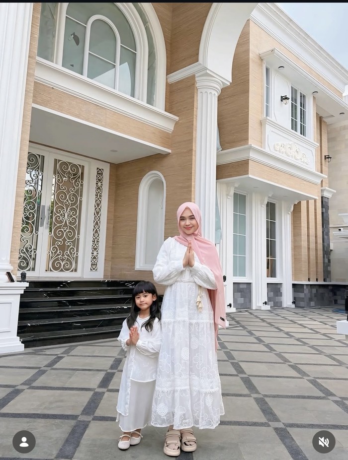 Ria Ricis Bikin Konten Makan hingga Masak Bareng Aisar Khaled