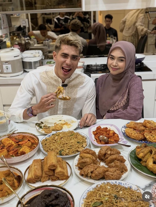 Ria Ricis Bikin Konten Makan hingga Masak Bareng Aisar Khaled