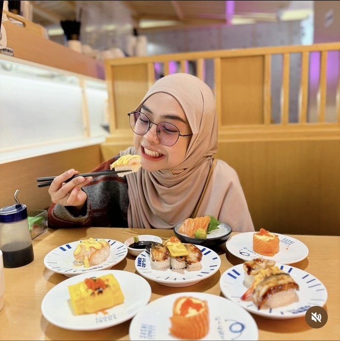 Ria Ricis Bikin Konten Makan hingga Masak Bareng Aisar Khaled