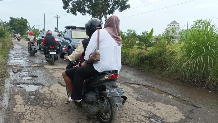 Ruas jalan Guyangan - Jetak Kecamatan Wedarijaksa Kabupaten Pati kondisinya rusak parah, Rabu (25/3/2026).