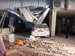 Video 12 Warga Israel Terluka Akibat Rudal Klaster Iran