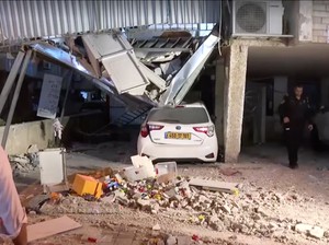 Video 12 Warga Israel Terluka Akibat Rudal Klaster Iran