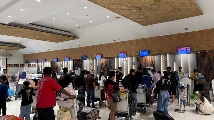 Sejumlah penumpang saat berada di terminal keberangkatan domestik Bandara Internasional El Tari Kupang, NTT. (Foto: Dok. Humas Angkasa Pura)