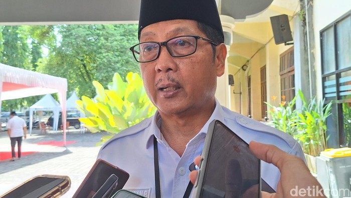 Sekda Kota Mataram, Lalu Alwan Basri, saat diwawancarai di Mataram, usai halal bihalal, Rabu (25/3/2026). Nathea Citra/detikBali