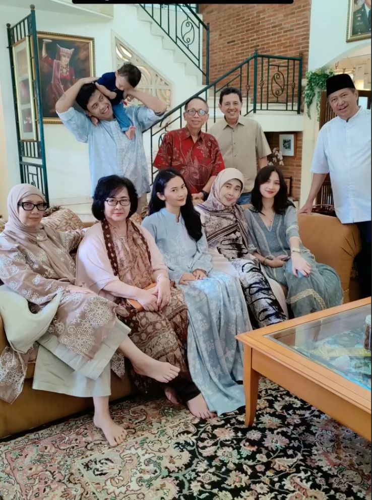 Sheila Dara dan keluarga Vidi Aldiano