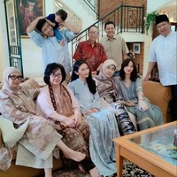 Momen Sheila Dara Lebaran Bareng Keluarga Vidi Aldiano, Pakai Kaftan Biru