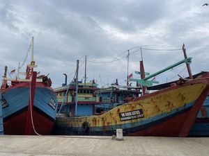 Kapal Nelayan Padati Sungai Silungonggo Pati Jelang Tradisi Sedekah Laut