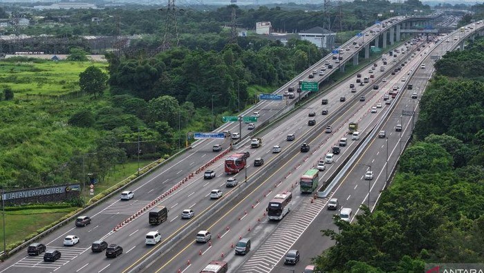 Suasana arus balik di Ruas Jalan Layang MBZ pada H+3 Idul Fitri 1447 Hijriah atau Selasa (24/3/2026).ANTARA/Pradita Kurniawan Syah.