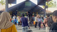 Humas Terminal Purabaya, Debby Tri mengatakan, total pergerakan penumpang mencapai lebih dari 23.507 orang. Rinciannya, 11.138 penumpang datang dan 12.369 penumpang berangkat.