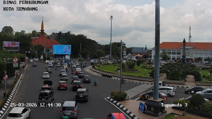 Suasana lalu lintas di simpang Tugu Muda, Kota Semarang, Rabu (25/3/2026).