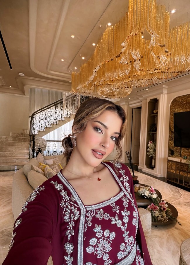 Momen Lebaran kali ini terasa semakin spesial bagi Tasya Farasya karena sudah bisa menempati rumah barunya. Dikenal tajir melintir, rumah baru Tasya ini tak kalah mewah dari rumah-rumah sebelumnya. Foto: Instagram/@tasyafarasya