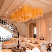 Di salah satu ruang keluarga rumah baru Tasya tampak diisi dengan meja bulat marmer di bagian tepinya. Meski berukuran kecil, meja Eichholtz Side Table Bodega timeless marble meets vintage brass. The round shape itu dibanderol dengan harga sekitar Rp 29,1 juta. Foto: Instagram/@tasyafarasya