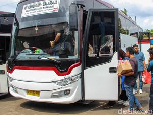 Video: Arus Balik Lebaran, 1.145 Pemudik Kembali ke Terminal Kampung Rambutan