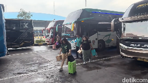Video: Libur Kerja Berakhir, Terminal Pulogebang Catat Kedatangan 3.039 Penumpang