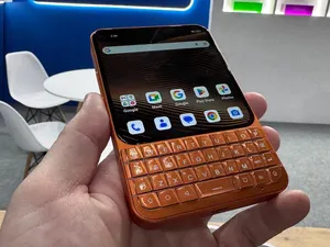 Titan 2 Elite, Smartphone Android dengan Keyboard QWERTY Mirip BlackBerry