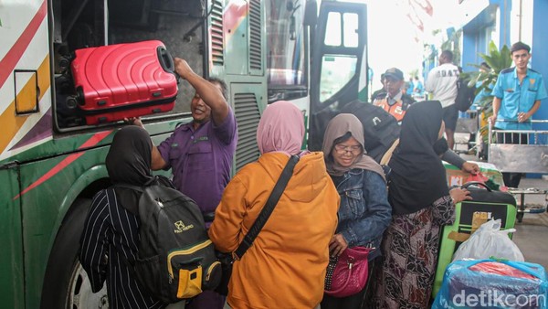 Usai Lebaran, Ribuan Pemudik Padati Terminal Terpadu Pulo Gebang