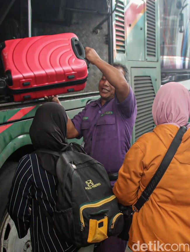 Usai Lebaran, Ribuan Pemudik Padati Terminal Terpadu Pulo Gebang