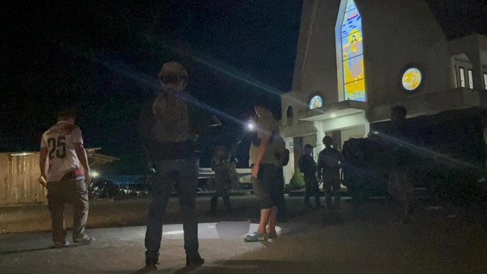 Seorang pria berinisial SGF diserang OTK di parkiran Gereja GKI Metanoia, Yahukimo. Korban dirawat di RSUD Dekai, situasi terkendali.