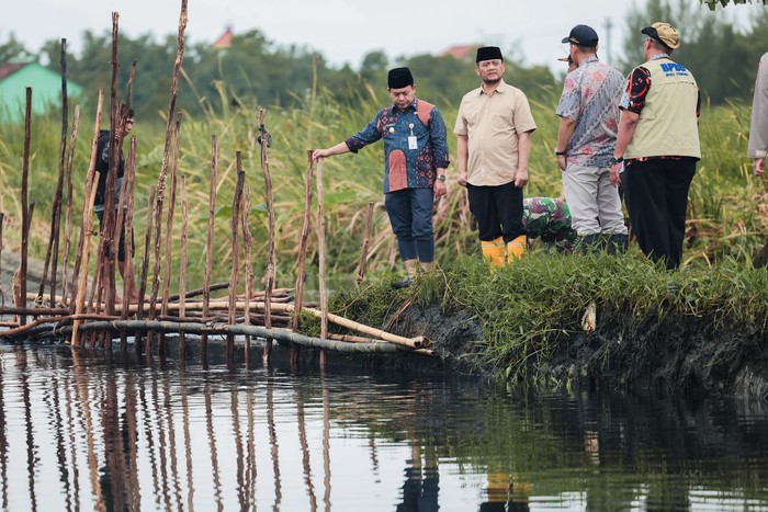 Ahmad Luthfi tinjau tanggul jebol di Pekalongan