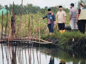 Tinjau Tanggul Jebol di Pekalongan, Ahmad Luthfi Minta Penanganan Dikebut