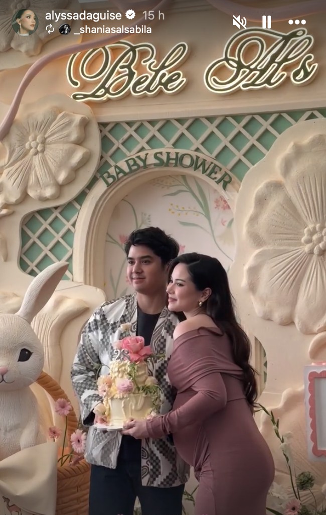 Alyssa Daguise dan suaminya, Al Ghazali, baru saja menggelar acara baby shower untuk calon putri pertama mereka. Acara tersebut sekaligus untuk merayakan ulang tahun ke-28 Alyssa yang jatuh pada 25 Maret. Foto: Instagram/@alyssadaguise