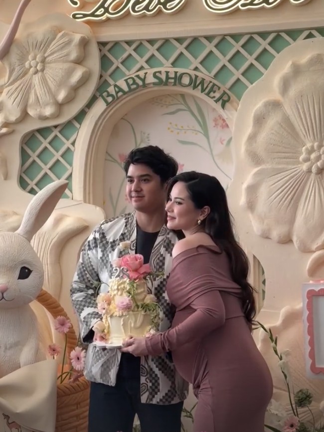 Potret Acara Ultah Sekaligus Baby Shower Alyssa Daguise, Bumil Tampil Glowing