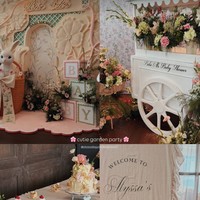 Al dan Alyssa memilih dekorasi dengan warna-warna pastel yang lembut. Terdapat ornamen berbentuk kelinci di dalam keranjang serta berbagai bunga warna-warni. Foto: Instagram/@alyssadaguise
