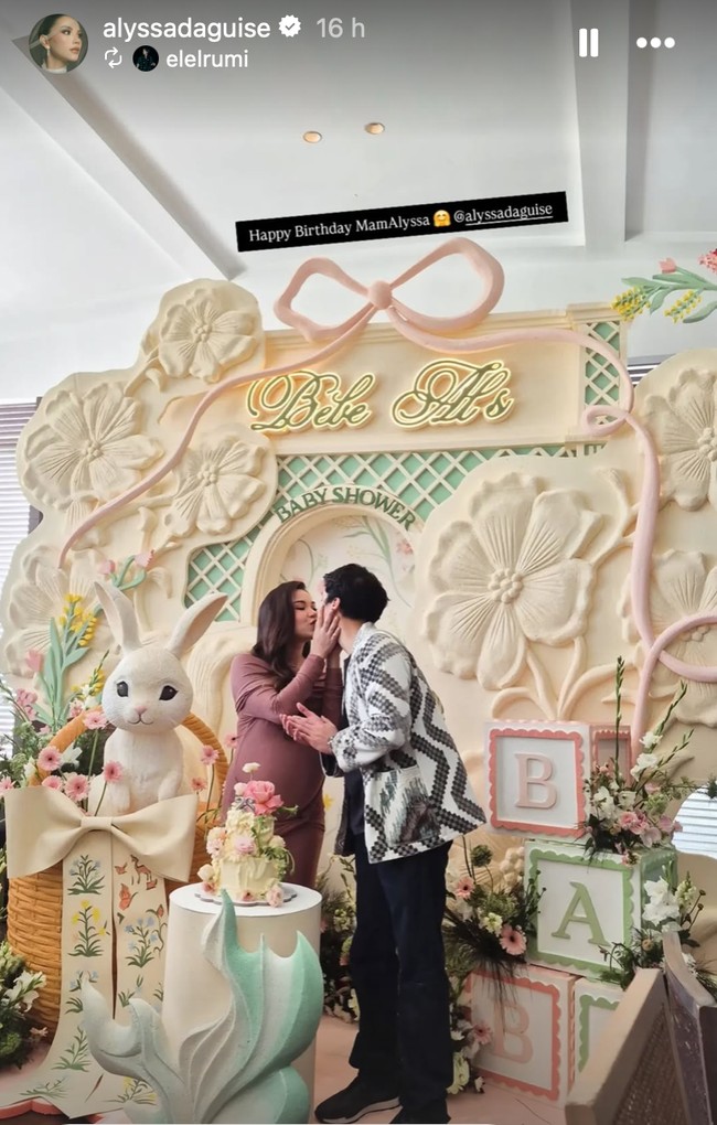 Akan segera menjadi orangtua baru, Al dan Alyssa juga menunjukkan kemesraan mereka di acara tersebut. Keduanya tampak makin kompak dan romantis. Foto: Instagram/@alyssadaguise