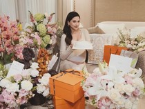 Alyssa Daguise Dikelilingi Bunga-Kado Saat Ultah, Gak Sabar Ketemu Anak