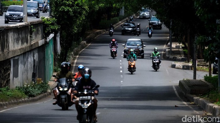 Kendaraan melintas di Tol JORR Cilandak, Jakarta Selatan, Kamis (26/3/2026).