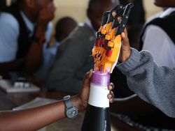 Bantu Siswa Tunarungu, Lengan Robot AI Ubah Ucapan Jadi Isyarat