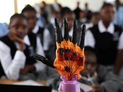 Bantu Siswa Tunarungu, Lengan Robot AI Ubah Ucapan Jadi Isyarat