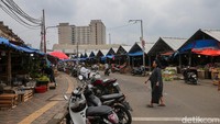 Sejumlah kebutuhan pokok masih tersedia, namun pilihan barang tidak selengkap sebelum masa libur Lebaran.