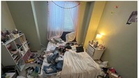 Sebelumnya, kamar ini banyak barang berserakan dan tidak teratur sampai pesona interiornya nggak terlihat. Usai dirapikan, kamar baru terlihat cantik.