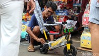 Saat libur Lebaran, pasar ini menjadi destinasi favorit bagi warga.