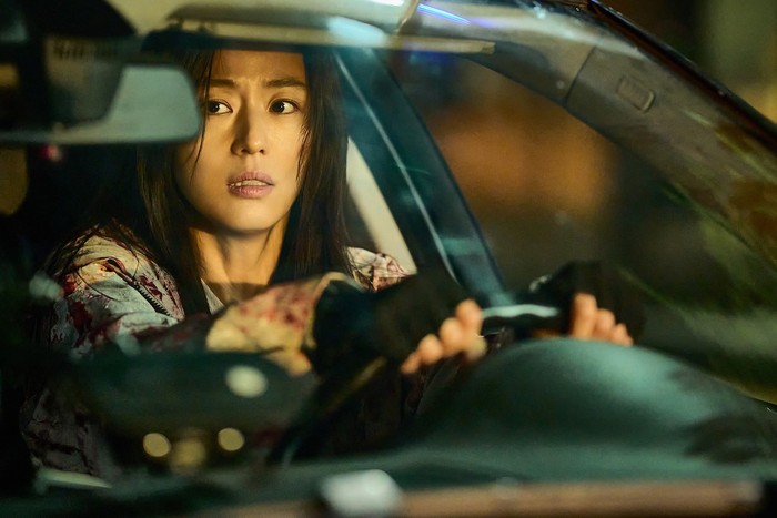 Adegan dalam film Colony.