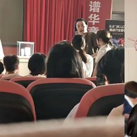 Lai Kuanlin eks Wanna One memilih meninggalkan dunia hiburan dan fokus bekerja di balik layar sebagai sutradara. Film garapannya Winter & Spring Are Fighting sukses memborong piala di ajang Rome Prisma Independent Film Awards. Foto: dok. X