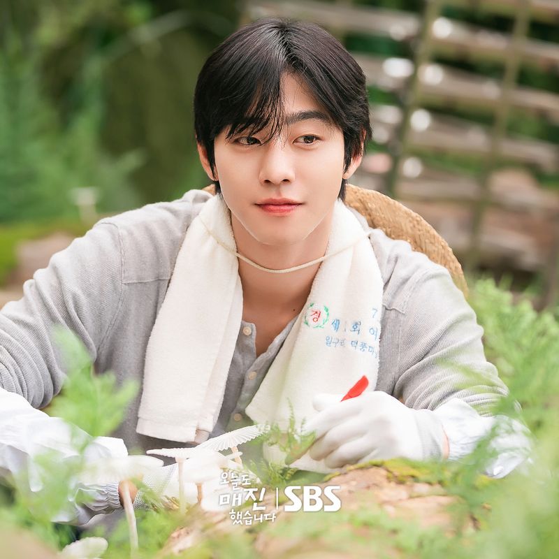 Drama Korea Sold Out on You Penampilan Ahn Hyo Seop di drama Korea Sold Out on You.