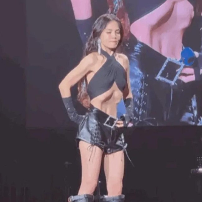 Potret Penyanyi Viral Pamer Vakum Perut Saat Konser, Awet Muda di Usia 44