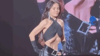 Potret Penyanyi Viral Pamer 'Vakum Perut' Saat Konser, Awet Muda di Usia 44