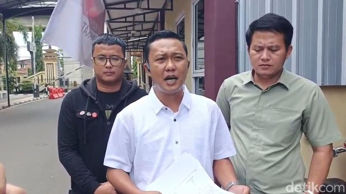 Febri Zulian Saibul melaporkan dugaan tindak pidana kenakalan terhadap barang ke Polrestabes Palembang.