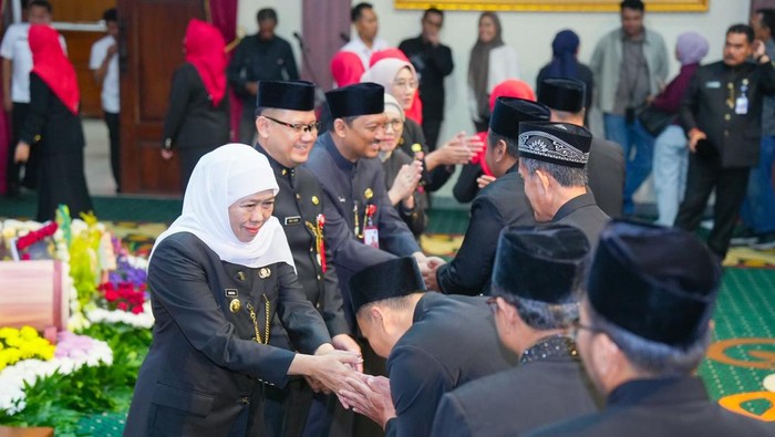 Gubernur Khofifah melantik kepala sekolah