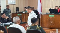 Gubernur Riau Minta Jadi Tahanan Rumah seperti Eks Menag Yaqut
