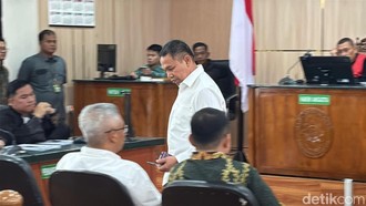 Gubernur Riau Minta Jadi Tahanan Rumah seperti Eks Menag Yaqut