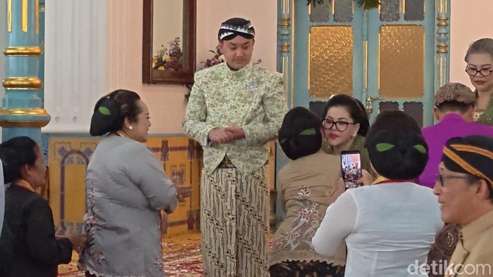 Paku Buwono XIV Purbaya di Sasana Narendra, Keraton Solo