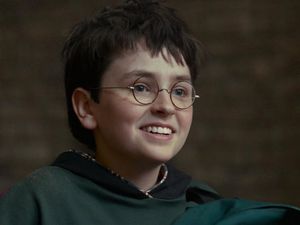 JK Rowling Tanggapi Teaser Serial Harry Potter yang Bikin Fans Pro Kontra