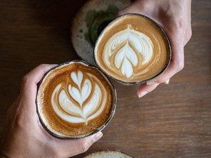 Sering Dianggap Mirip, Ini 5 Perbedaan Racikan Kopi Cortado VS Latte