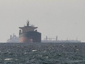 Iran Sita 2 Kapal Kargo di Selat Hormuz, Diduga Terkait Israel