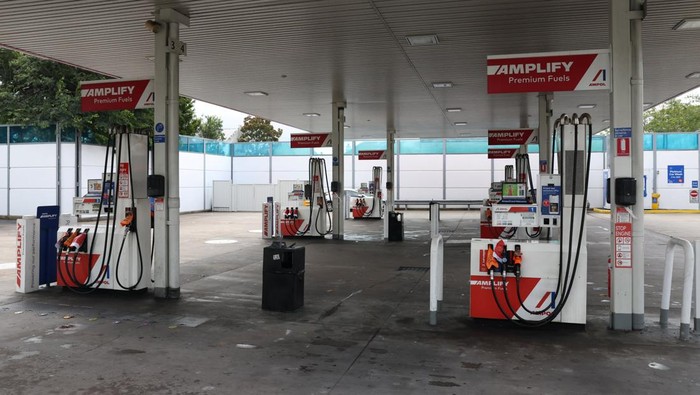 'Out of order' signs are displayed on empty fuel pumps at an Ampol petrol station after it ran out of fuel in Sydney, Australia, March 20, 2026. REUTERS/Hollie Adams     TPX IMAGES OF THE DAY